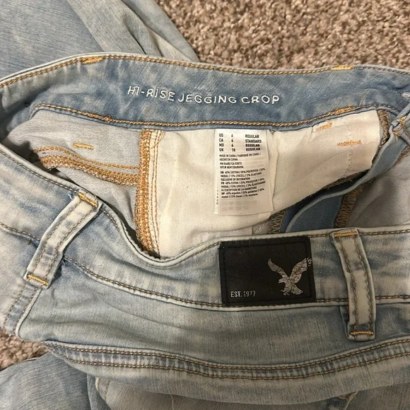 ✨AE 🦅 Distressed Skinny Crop✨ - Picture 5 of 6